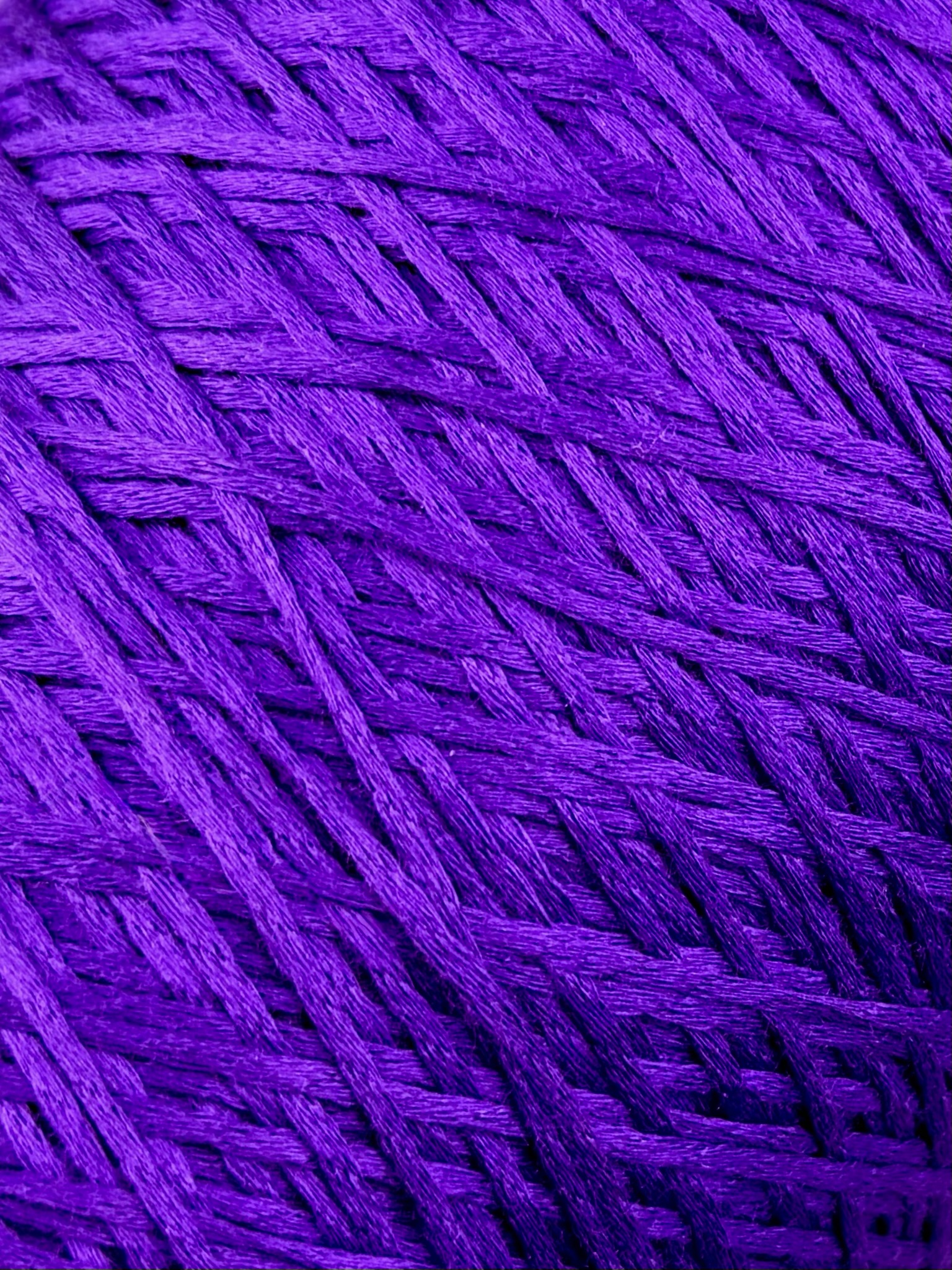 Art. Prezioso 500 m / 100 g – 100% Maulbeerseide col. Royal Violett